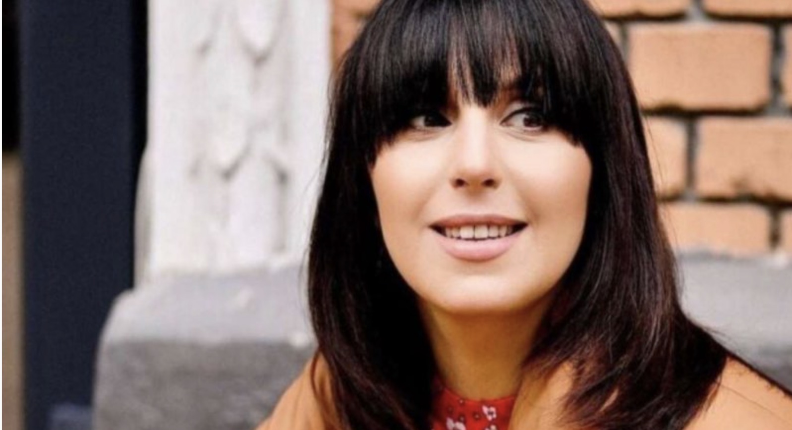 Джамала 2009 и джамала 2022 как менялась. Джамала. Джамала певица фото. Джамала певица в 2000. Певица Джамала показала.